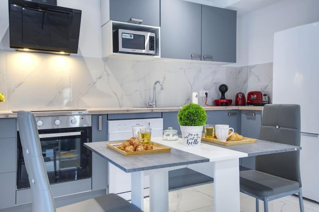 Appt P2 De 1 A 6 Pers A Rognac Apartment Exterior photo